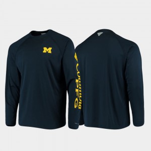 Omni-Shade For Men PFG Terminal Tackle Long Sleeve Michigan T-Shirt Navy 242416-850
